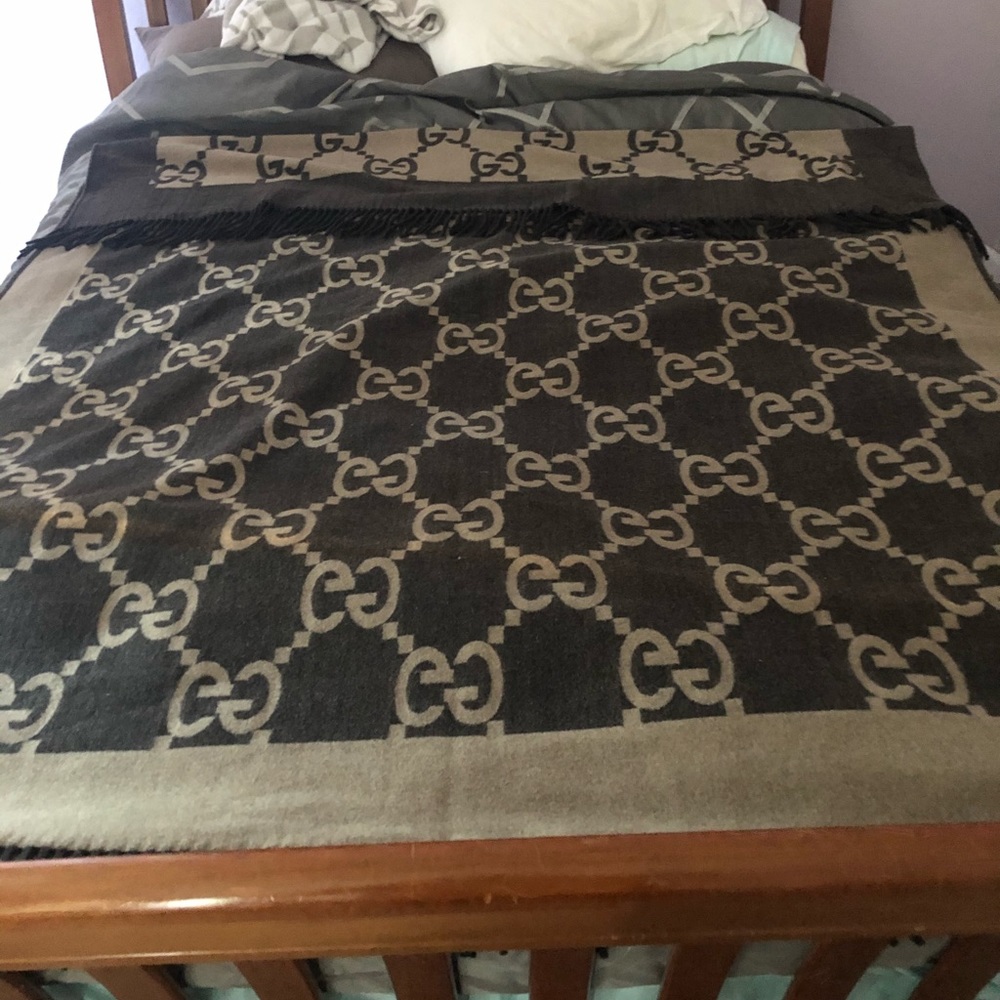 Gucci blanket GG new.